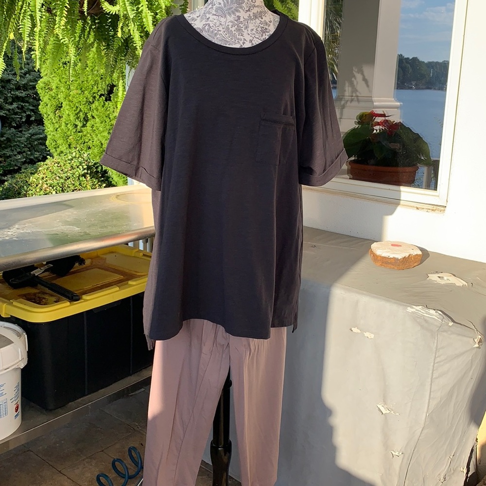 Pants and Wonder top 2x. Great light chocolate calf length soft pants new top